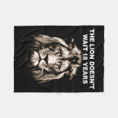 The Lion Doesn't Wait 18 Years Funny  Fleece Deken (Voorkant (Horizontaal))