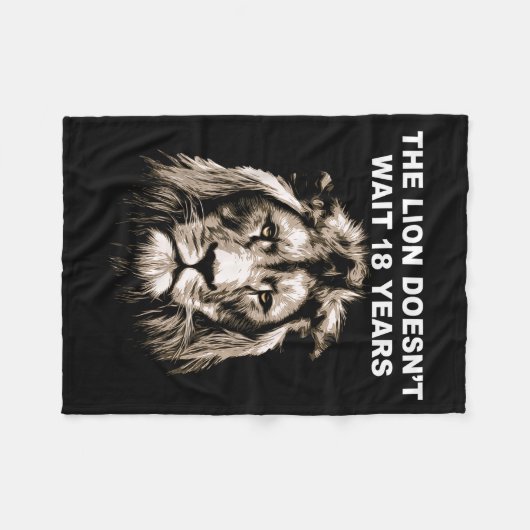 The Lion Doesn't Wait 18 Years Funny  Fleece Deken (Voorkant (Horizontaal))