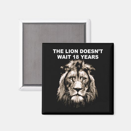 The Lion Doesn't Wait 18 Years Funny  Magneet (Voorkant / Achterkant)