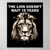 The Lion Doesn't Wait 18 Years Funny  Poster (Voorkant)