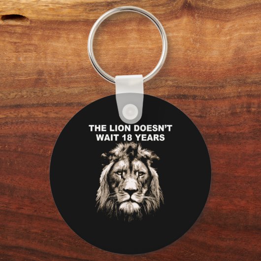 The Lion Doesn't Wait 18 Years Funny  Sleutelhanger (Voorkant)