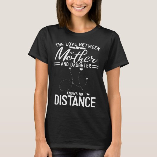 The Love Between Mother And Daughter Knows No Dist T-shirt (Voorkant)
