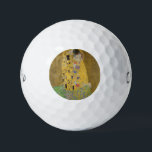 The Lovers Kissingembrace by Gustav Klimt Golfballen<br><div class="desc">Het zonlicht schittert door de wervelende gouden omhelzing die de geliefden omringt in Gustav Klimts meesterwerk, The Kiss. De scène is een paradox van intimiteit en isolatie. Het paar staat op een afgrond, een veld van kleurrijke bloemen aan hun voeten, maar ze zijn zich niet bewust van de wereld om...</div>