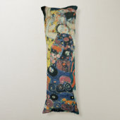 The Maiden, 1913 (olie op canvas) Lichaamskussen (Voorkant Verticaal)