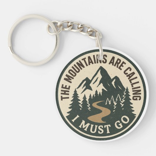 The Mountains Are Calling – Adventure Hiking Badge Sleutelhanger (Voorkant)