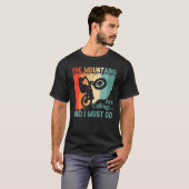 The Mountains Are Calling and I Must Go Mountain B T-shirt (Voorkant volledig)
