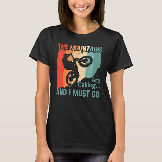 The Mountains Are Calling and I Must Go Mountain B T-shirt (Voorkant)