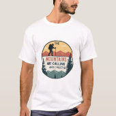 The Mountains Are Calling And I Must Go | Retro T-shirt (Voorkant)