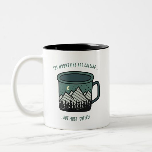 The Mountains are Calling But First Coffee Mug Tweekleurige Koffiemok (Links)