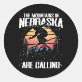 The Mountains In Nebraska Are Calling Funny Skiing Ronde Sticker (Voorkant)