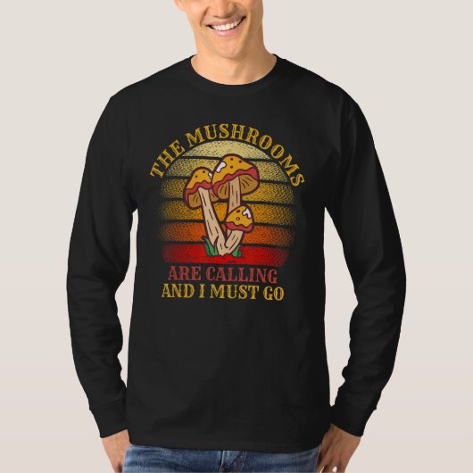 The Mushrooms Are Calling And I Must Go Mushroom T-shirt (Voorkant)