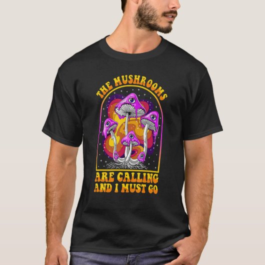 The Mushrooms Are Calling I Must Go Mycologist Gif T-shirt (Voorkant)