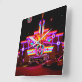 The Neon Moon Theater Vierkante Klok (Hoek)