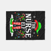 The Nurse Elf Christmas Nursing Funny Rn Christmas Fleece Deken (Voorkant (Horizontaal))