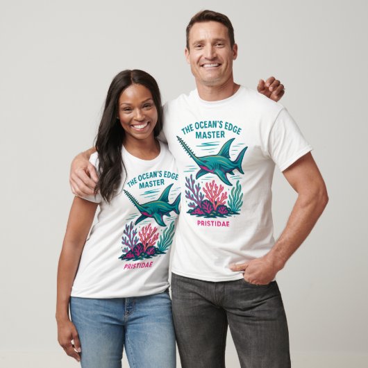 The Ocean's Edge Master – Zaagvis Pristidae T-shirt (Unisex)