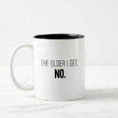 The Older I get, NO Funny Aging Minimal & Modern Tweekleurige Koffiemok (Links)