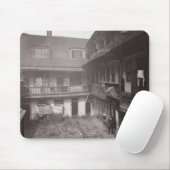 The Oxford Arms in Warwick Lane, 1875, uit 'Histo' Muismat (Met muis)