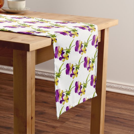 'The Pansy Party' op een Table Runner Korte Tafelloper (Voorbeeld)