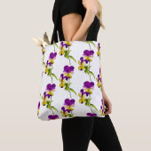 'The Pansy Party' op een Tas (I) (Dichtbij)