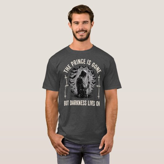 THE PRINCE IS GONE BUT DARKNESS LIVES ON T-SHIRT (Voorkant volledig)