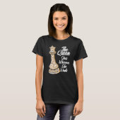 The queen goes wherever she wants chessmen chess p t-shirt (Voorkant volledig)