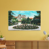 The Raymond Hotel and GroundsPasadena, CA Canvas Afdruk (Insitu (Woonkamer))