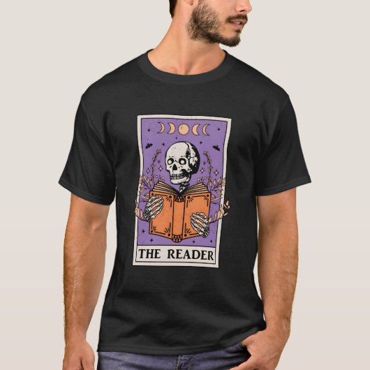 The Reader Tarot Card Skeleton Reading Book Bookis T-shirt (Voorkant)