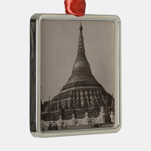 The Shwedagon Pagoda at Rangoon, Birma, c.1860 Metalen Ornament (Rechts)