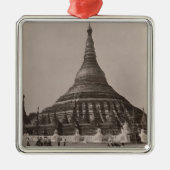The Shwedagon Pagoda at Rangoon, Birma, c.1860 Metalen Ornament (Voorkant)