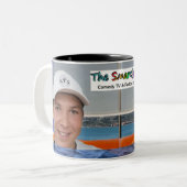 THE SMARTLYS Preston & Caddy Mug with Logo Tweekleurige Koffiemok (Voorkant links)