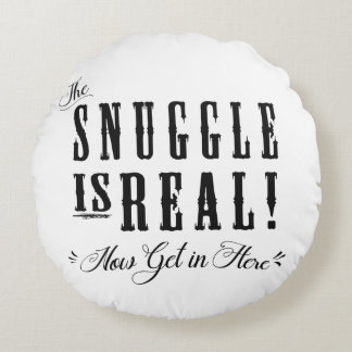 The Snuggle is Real...Nu kom je hier in Pillow Rond Kussen