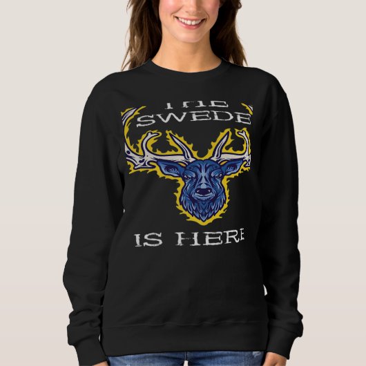 The Swede Is Here Sweden Moose Swedish Elk Flag Pr Trui (Voorkant)