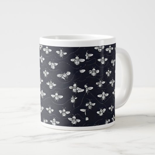 The Tiny Bee Trail Minimalist Mug Grote Koffiekop (Voorkant rechts)