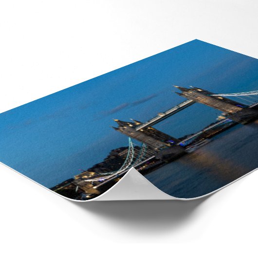 The tower bridge at blue hour poster (Hoek)