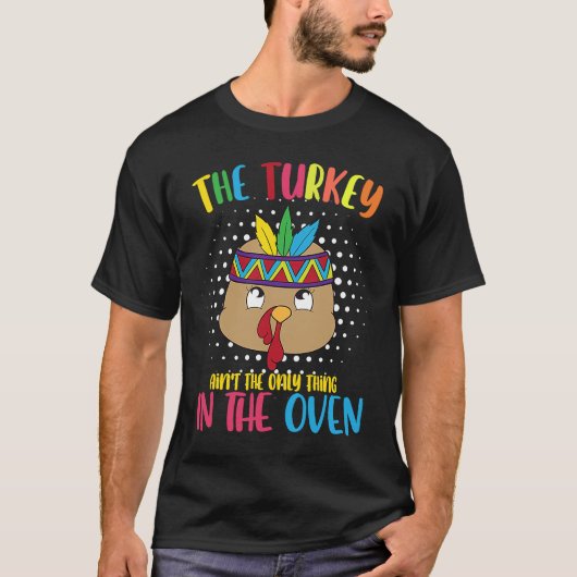 The Turkey Aint Only Thing In The Oven Thanksgivin T-shirt (Voorkant)