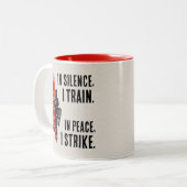 The Way of Karate - Brushstroke Power Tweekleurige Koffiemok (Voorkant links)