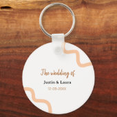 The wedding of add bride groom name date peach sleutelhanger (Achterkant)