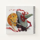 The Witch's Kiss: een Jack of Lantern op Halloween Notitieboek (Achterkant)
