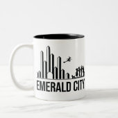 The Wizard of Oz Characters Emerald City Skyline Tweekleurige Koffiemok (Links)