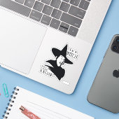 The Wizard Of Oz™ | I'm A Witch Sticker (Laptop met iPhone)