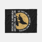 The Wolf Does Not Perform In The Circus Shirt - Wo Fleece Deken (Voorkant (Horizontaal))