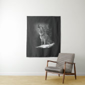 The wolf's breast in nature at night wandkleed (In situ)