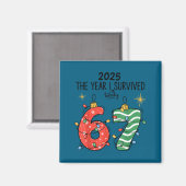 The Year I Barely Survived Christmas 2025 Six Seve Magneet (Voorkant / Achterkant)