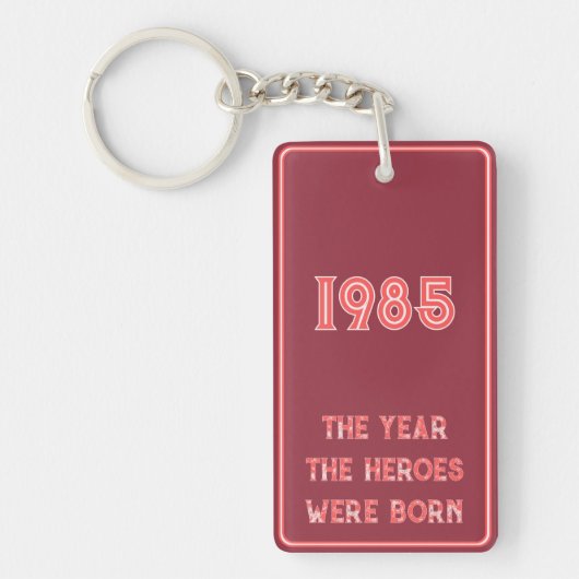 The Year The Heroes Were Born (red on maroon) Sleutelhanger (Voorkant)