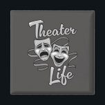 Theater Life Comedy en Tragedy Masks Magneet<br><div class="desc">Breng het podium tot leven met een ontwerp dat het hart van het drama vastlegt. De klassieke komedie- en tragiekmaskers staan centraal in stromende linten en worden gecombineerd met gedurfde letters die met trots het theaterleven verklaren. Een perfect eerbetoon aan de emoties, verhalen en passie die de wereld van performance...</div>