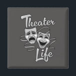 Theater Life Comedy en Tragedy Masks Magneet<br><div class="desc">Breng het podium tot leven met een ontwerp dat het hart van het drama vastlegt. De klassieke komedie- en tragiekmaskers staan centraal in stromende linten en worden gecombineerd met gedurfde letters die met trots het theaterleven verklaren. Een perfect eerbetoon aan de emoties, verhalen en passie die de wereld van performance...</div>