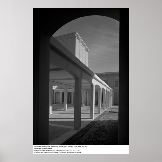 Theaterkunstgebouw van Breezeway, UCD Poster (Voorkant)