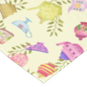 Thee potten en kopjes geel tafelkleed (Gekanteld)