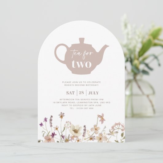 Thee voor twee Boog Bloemen Verjaardag uitnodiging (Staand voorkant)