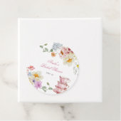 Theebruidssluiting met wilde bloemen bedankjes labels (In situ)